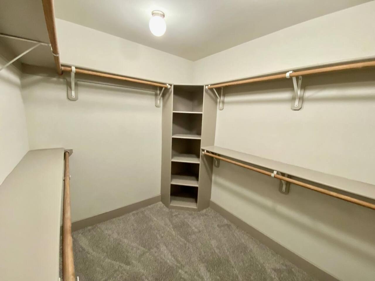 Secure Space Near Memorial View Gym Pool Wd * Houston