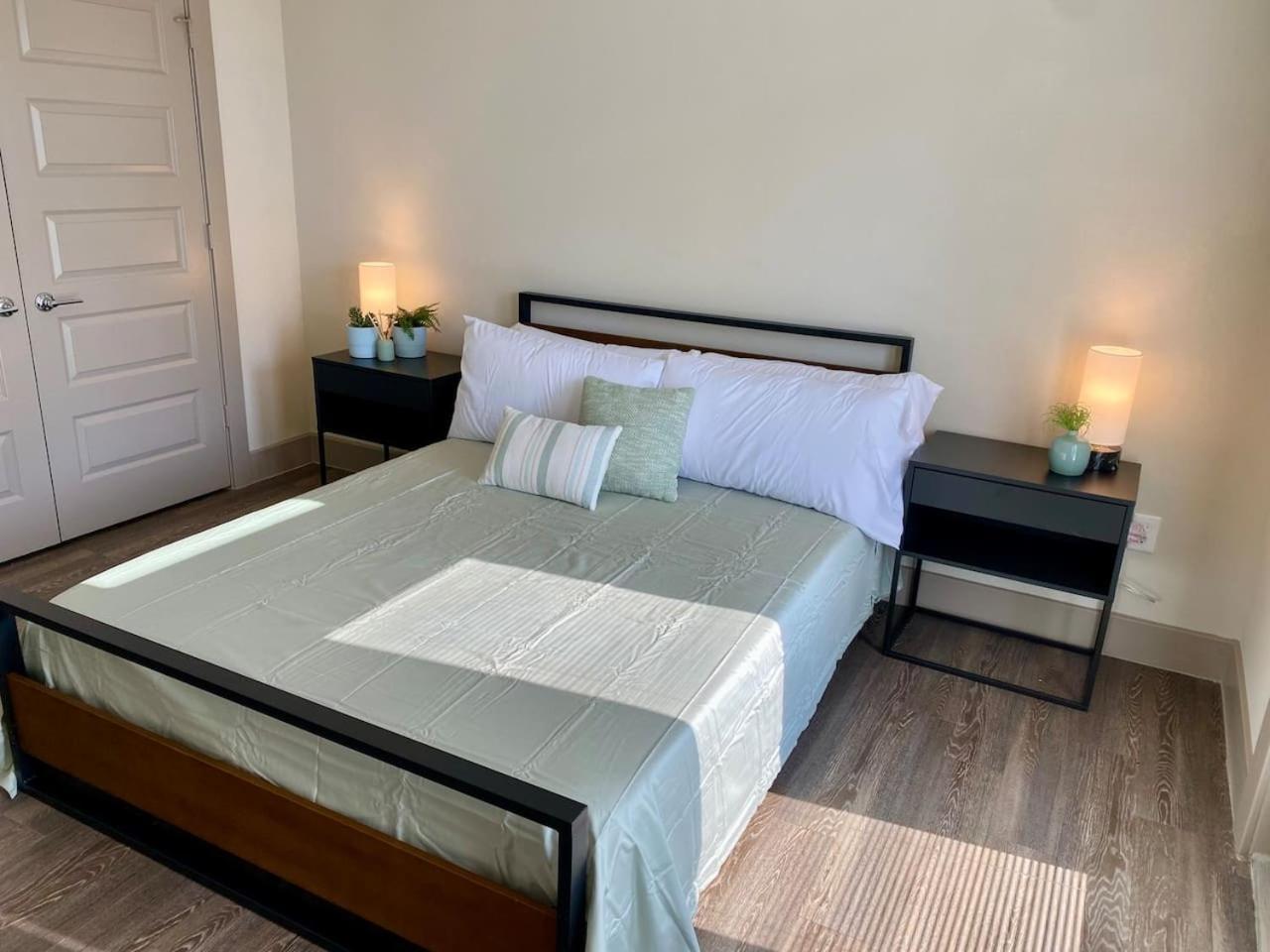 Secure Space Near Memorial View Gym Pool Wd *