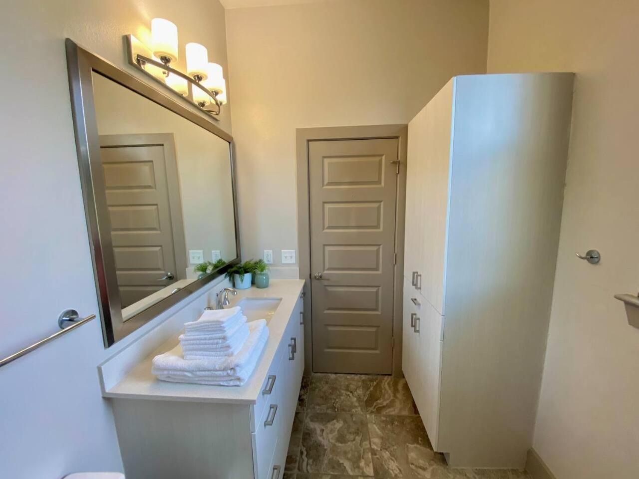 Secure Space Near Memorial View Gym Pool Wd Holiday home