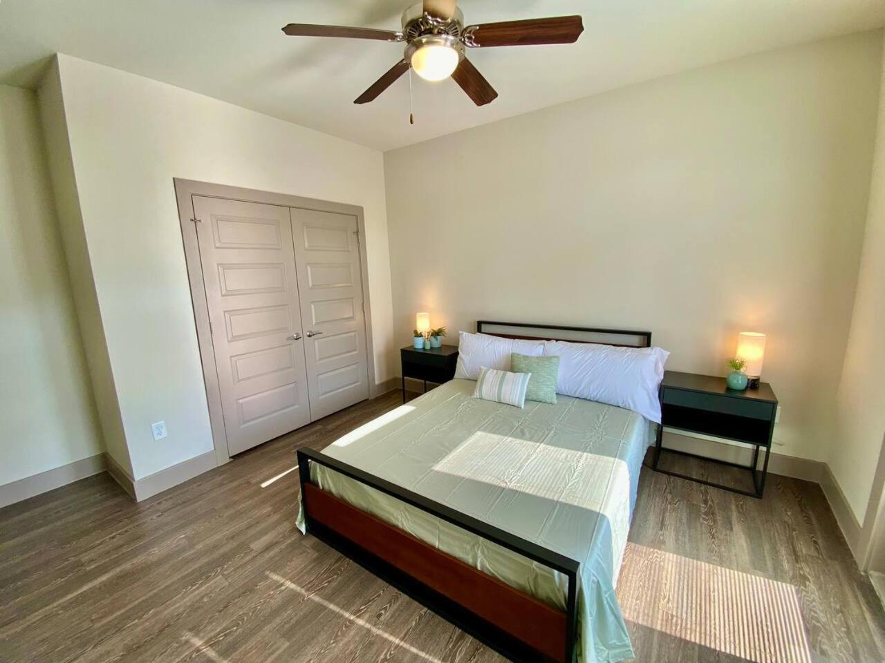 Secure Space Near Memorial View Gym Pool Wd *
