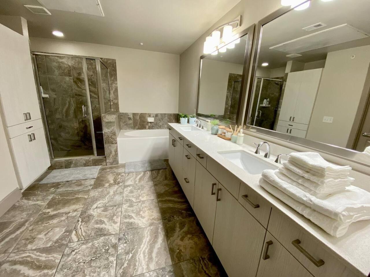 Secure Space Near Memorial View Gym Pool Wd Houston