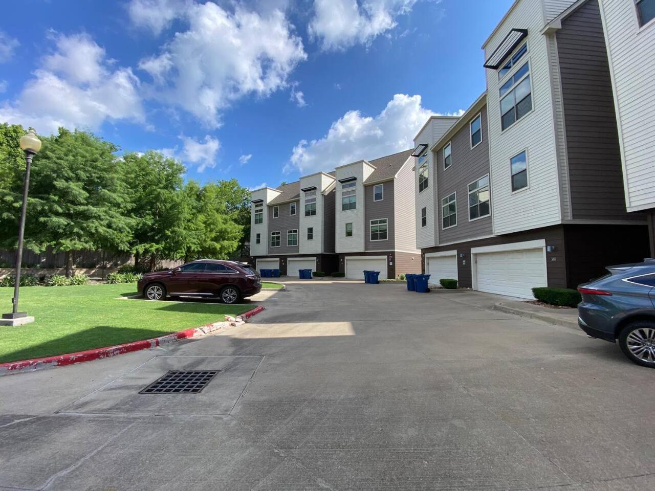Secure Space Near Memorial View Gym Pool Wd