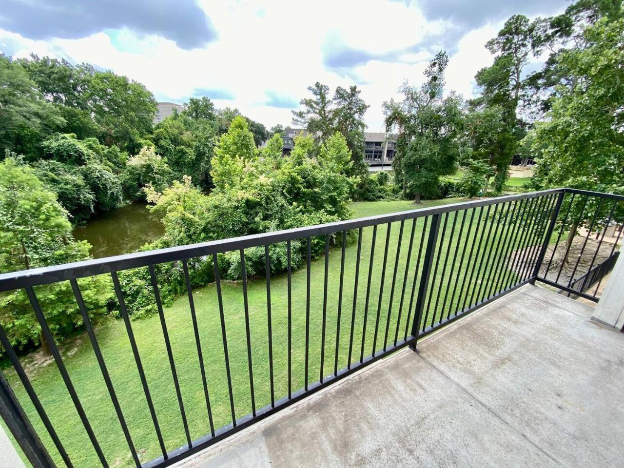 Secure Space Near Memorial View Gym Pool Wd Holiday home