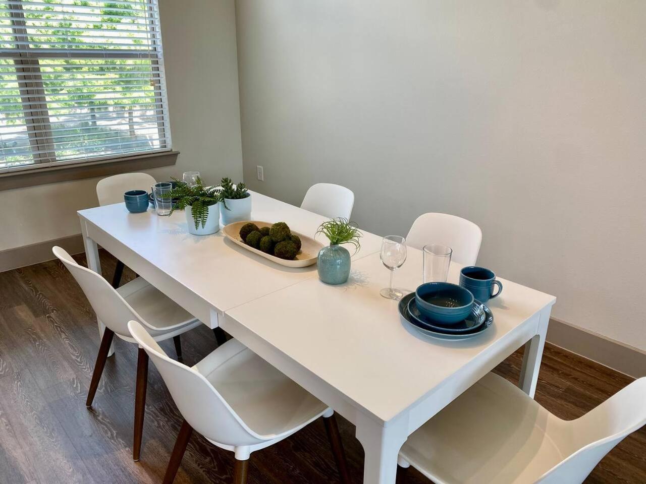 Secure Space Near Memorial View Gym Pool Wd Holiday home Houston