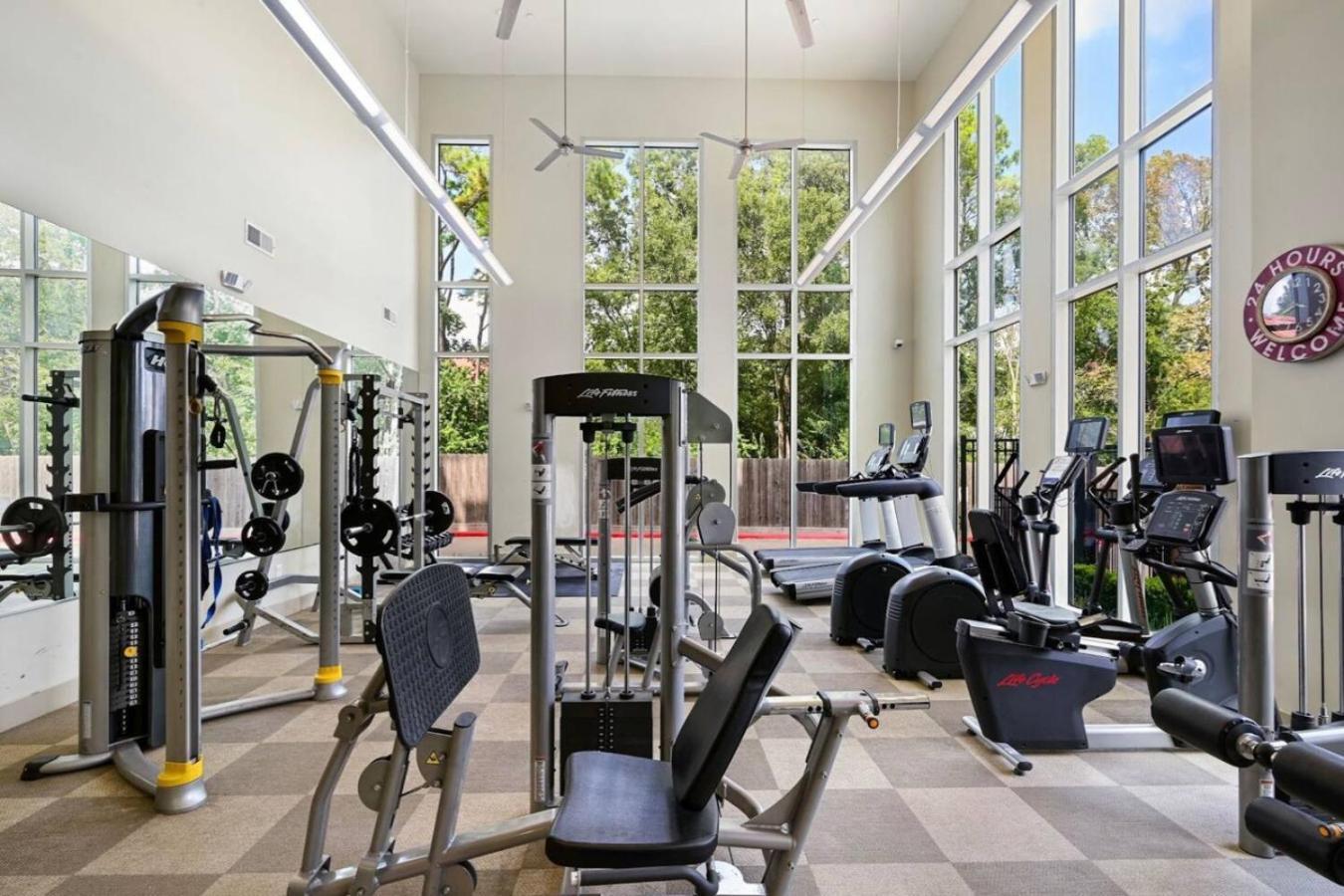 Secure Space Near Memorial View Gym Pool Wd *