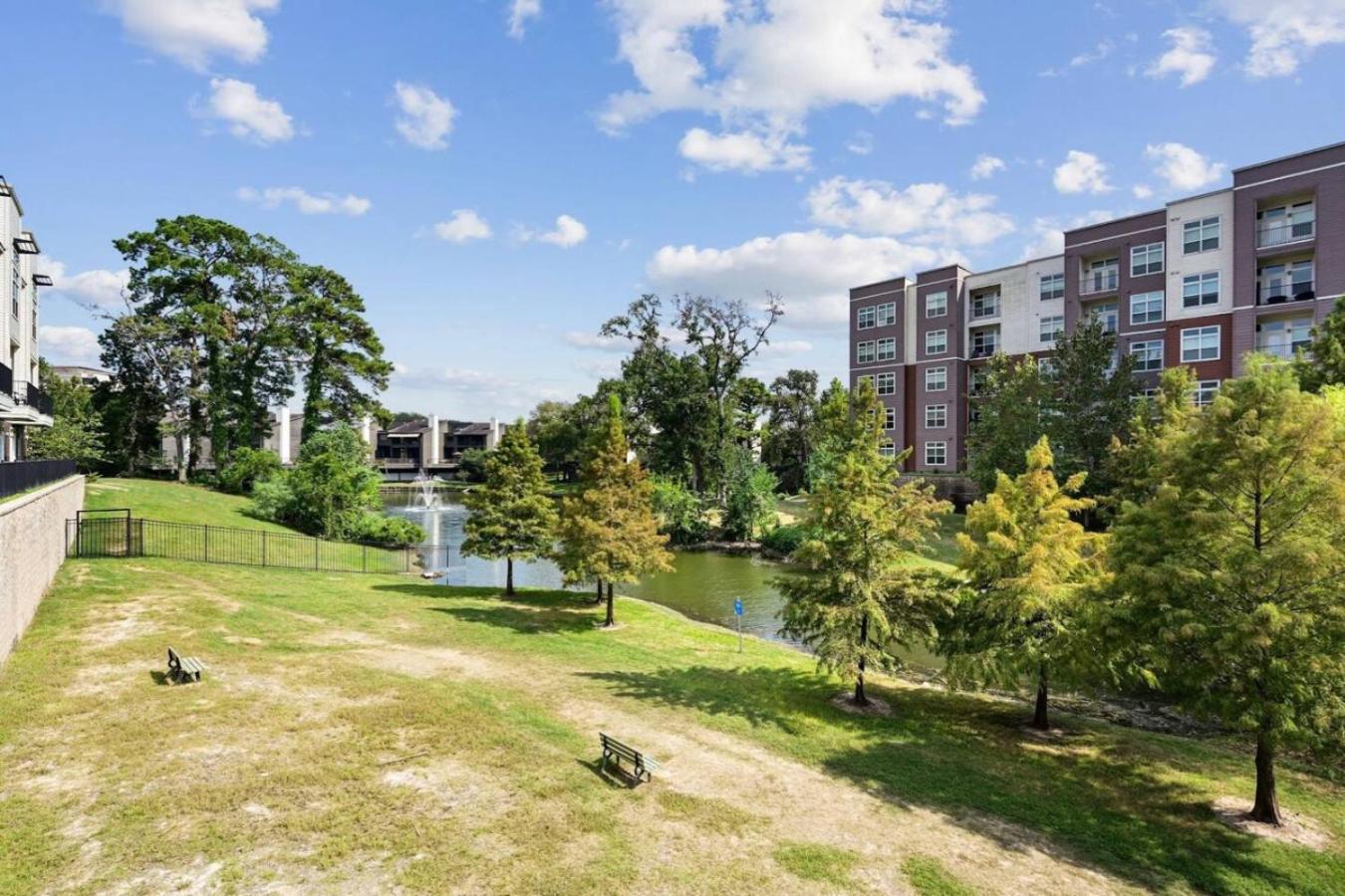 Secure Space Near Memorial View Gym Pool Wd Holiday home
