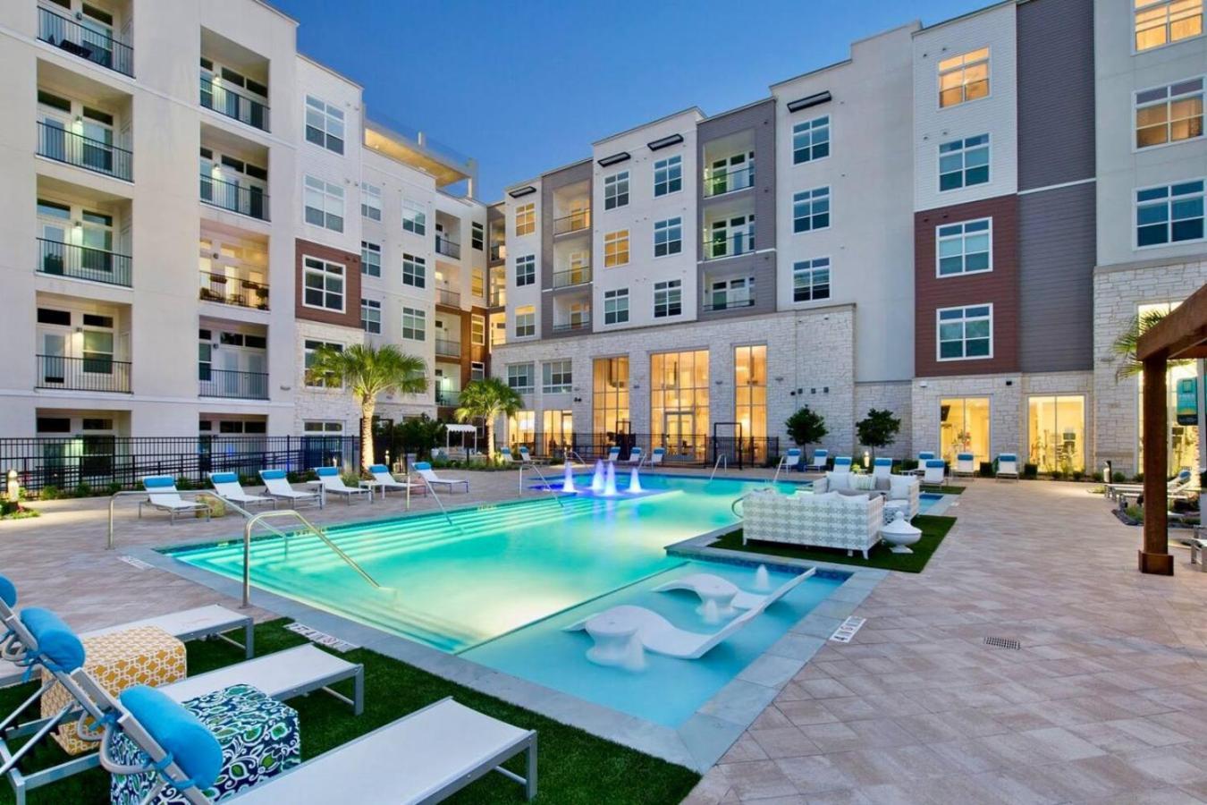 Secure Space Near Memorial View Gym Pool Wd Holiday home Houston
